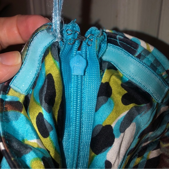 Cache halter. SZ: XL. Silk. Side zip beautiful print. - Picture 7 of 9